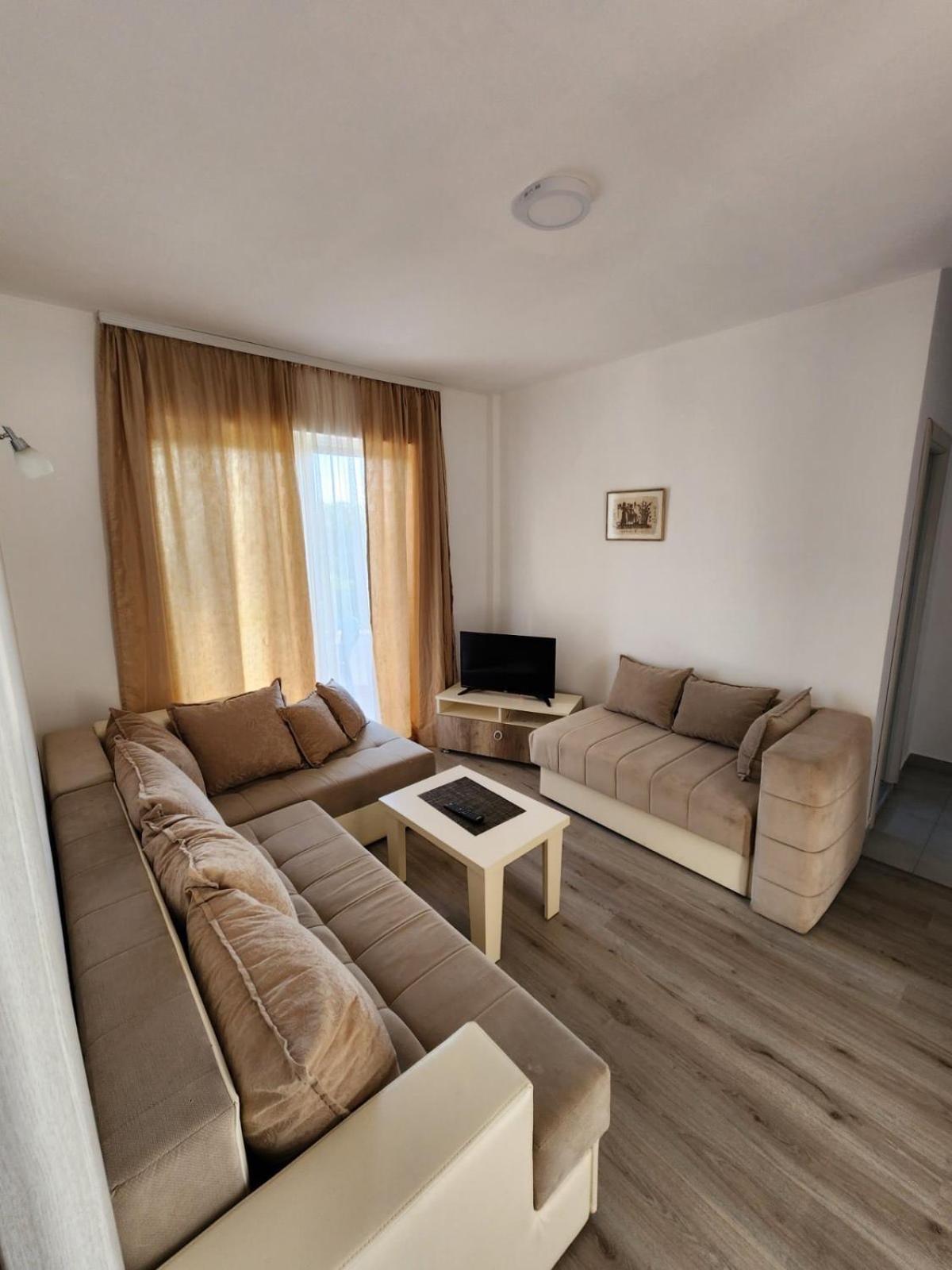 Apartment Flora Bregvija Bagian luar foto